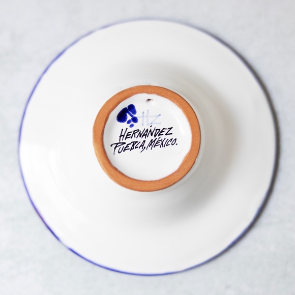 Blue & White Majolica-style Hand Painted Bowl by Hernandez of Puebla Mexico 6" - Picture 2 of 7